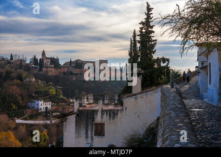 Die Alhambra von der Calle de Enmedio Verea, Sacromonte, Granada, Andalusien, Spanien Stockfoto