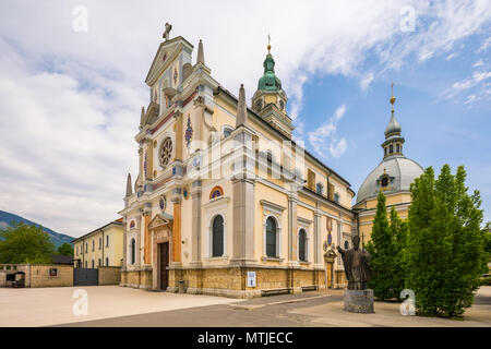 Die Kirche ist in dem schönen Dorf Brezje in der Region Gorenjska befindet. Die Basilika mit der Kapelle von St. Vitus ist hauptsächlich für die Pa bekannt Stockfoto