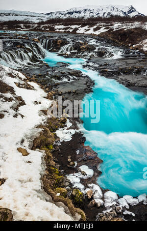 Geheime Bruarfoss Wasserfall im Winter Island Stockfoto