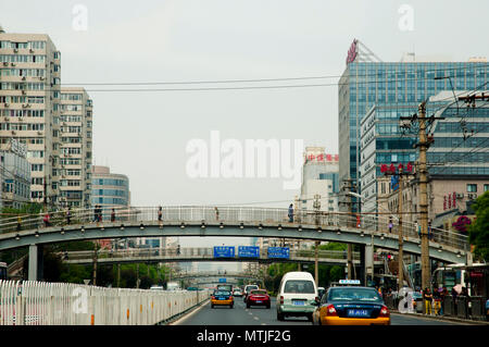 Peking, China - 7. Mai 2012: Boulevard City life in Chinas Hauptstadt Stockfoto