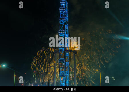 Feuerwerk Feiern zum chinesischen Neujahrsfest in Singapur nach Chingay Parade Stockfoto