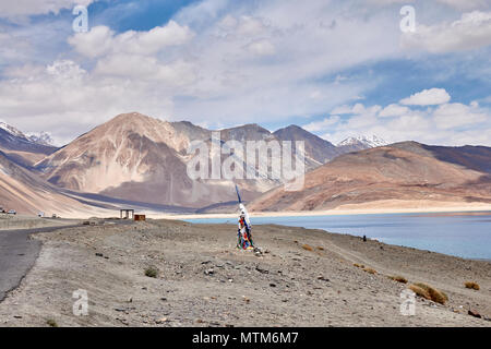 Pangong See und die umliegende Landschaft Stockfoto