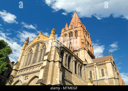 Die St Paul's Kathedrale an der Flinders Lane & Swanston Street ist eine anglikanische Bezeichnung Kirche der Diözese von Melbourne im späten 19. Jahrhundert gebaut. Stockfoto