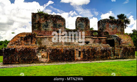 Ruinen von Zeeland fort auf der Insel im Delta Essequibo in Guyana. Stockfoto