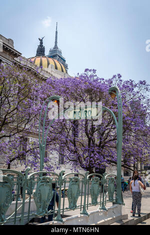 Bellas Artes Metro Station, eine Kopie des Metropolitan Metro Station in Paris, Mexiko City, Mexiko Stockfoto