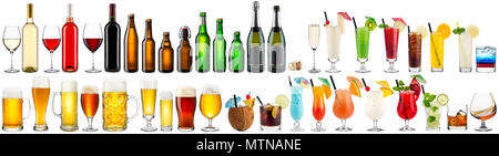 Umfangreiche Sammlung von Alkoholische Getränke Wein Sekt Bier bunte Cocktails Glas und Flaschen auf weißem Hintergrund Stockfoto