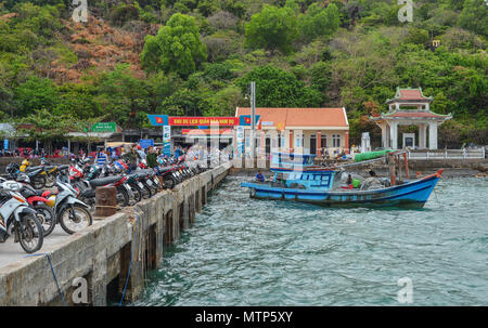 Kien Giang, Vietnam - Apr 6, 2018. Brücke von Main Pier auf Nam Du Insel in Kien Giang, Vietnam. Stockfoto