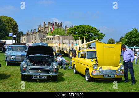 Klassiker und Oldtimer Anzeige bei der jährlichen Sherborne Castle Country Fair, Sherbourne, Dorset, England Stockfoto