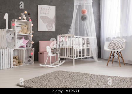 Der gemütliche und moderne Baby Zimmer Stockfoto