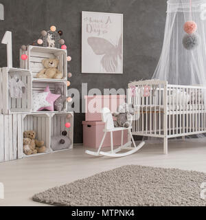 Der gemütliche und moderne Baby Zimmer Stockfoto