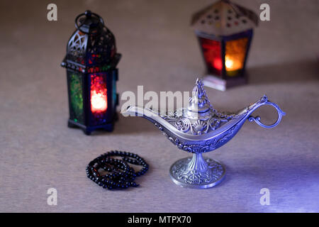 Laternen und Alten Ägypten Aladins Wunderlampe für Ramadan Kareem/Eid al-Fitr Mubarak Stockfoto