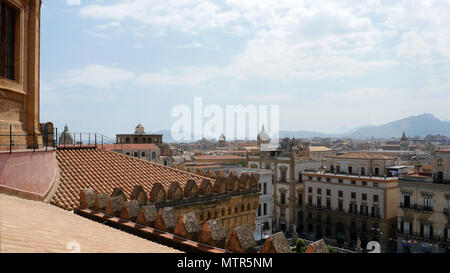 Ein Blick auf Palermo. Sizilien vom Dach der Kathedrale von Palermo Stockfoto