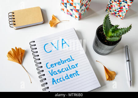 CVA zerebrale vaskuläre Unfall in einem Notebook auf weißem Tabelle geschrieben Stockfoto