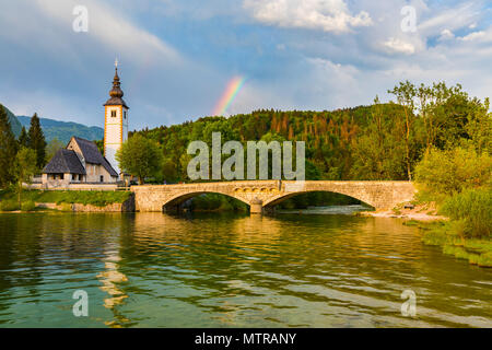 Die Kirche St. Johannes der Täufer am See Bohinj. Bohinjer See ist der grösste permanente See in Slowenien. Es ist innerhalb der Bohinj Tal. Stockfoto