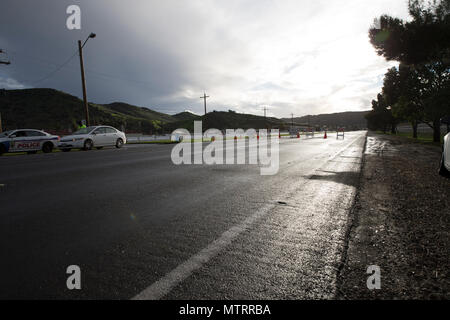 Schwere Regen vom Wochenende Ursache Straßensperrungen auf der Marine Corps Base Camp Pendleton, Calif., Jan. 23, 2017. (U.S. Marine Corps Foto von Cpl. Brandon Martinez) Stockfoto