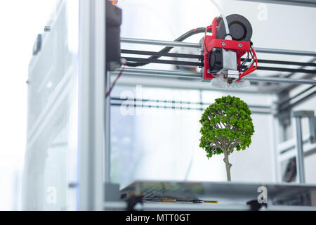 Nahaufnahme des 3D-Drucker erstellen Baum Modell Stockfoto