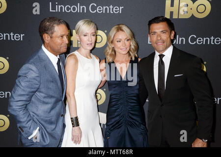 Bryant Gumbel, Hilary Quinlan, Kelly Ripa und Mark Consuelos Teilnahme an der Lincoln Center American Songbook Gala 2018 in der Alice Tully Hall im Lincoln Center am 29. Mai 2018 in New York City. Stockfoto