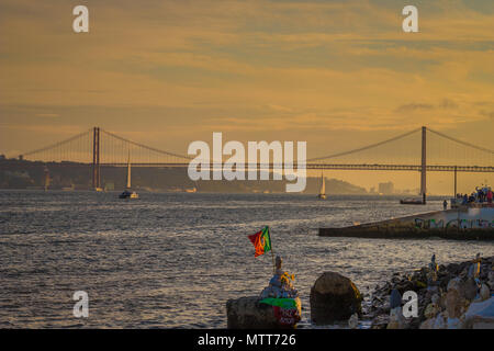 Brücke "25 de Abril" in Lissabon Portugal Stockfoto