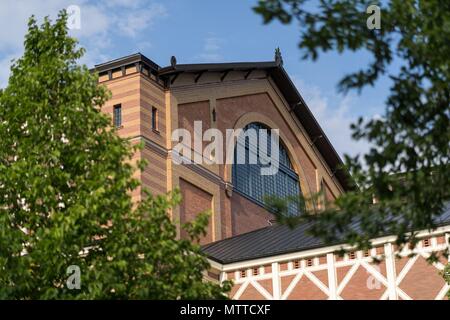 Detail des berühmten Bayreuther Wagner-Festspiele Theater von der Seite. Stockfoto