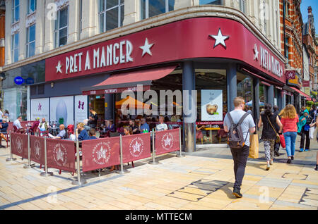 Die Pret a Manger Shop in der King Street in Hammersmith, London. Stockfoto