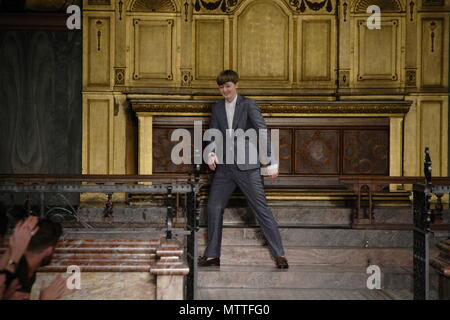 UK Mode - Hardy Amies Männer Frühling Sommer Kollektion - London Fashion Week 2011 Stockfoto