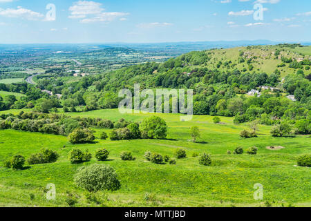 Blick auf crickley Hill und Severn Vale von Barrow Wake Sicht, in der Nähe von Birdlip, Gloucestershire, UK; England Stockfoto