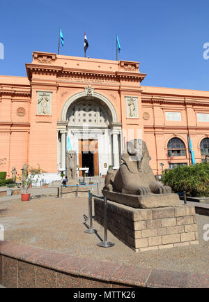 Kleine sphinx Statue in der Nähe des Ägyptischen Museums in Kairo, Ägypten Stockfoto