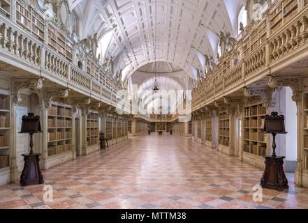 Die Bibliothek in der Nationalpalast von Mafra (Mosteiro Palácio Nacional de Mafra), Mafra, Portugal Stockfoto