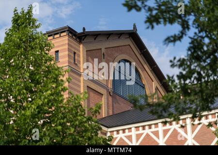 Detail des berühmten Bayreuther Wagner-Festspiele Theater von der Seite. Stockfoto