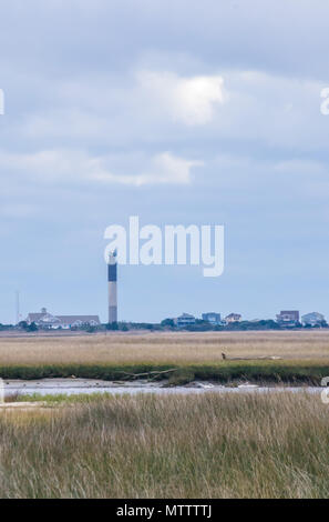 Oak Island North Carolina ist die Heimat von Meilen ruhige Strände und eine stabile Leuchtturm Licht station schauen über den Atlantik für Schiffe Stockfoto