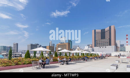 Wunderschöne Terrasse an Tokio Tsukiji Fischmarkt an einem sonnigen Tag, Japan Stockfoto