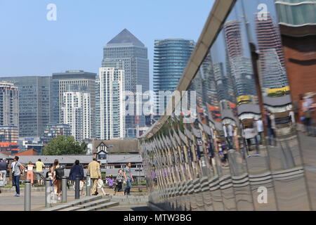Canary Wharf auf der Isle of Dogs von Greenwich, neben der Cutty Sark Messegelände, in SE London, Großbritannien Stockfoto