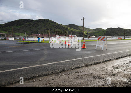 Schwere Regen vom Wochenende Ursache Straßensperrungen auf der Marine Corps Base Camp Pendleton, Calif., Jan. 23, 2017. (U.S. Marine Corps Foto von Cpl. Brandon Martinez) Stockfoto