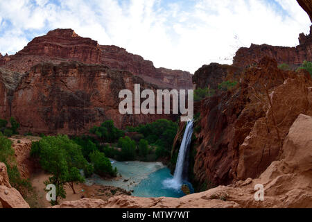 Havasu Fall an der Havasupai Campingplatz Eingang Stockfoto