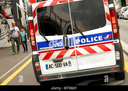 Darstellung der Polizei, Sicherheitskräften, der städtischen Polizei und ein Motorrad, Polizei Fahrzeug, der nationalen Polizei Lkw, Biker, Sicherheitskräfte. Stockfoto