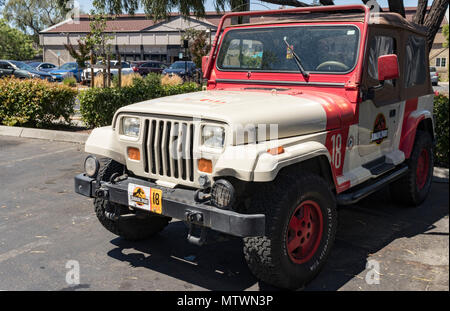 Campbell, Kalifornien, USA - 28. Mai 2018: Jurassic Park Jeep Wrangler Nummer 18, wie im Jurassic Park und Jurassic Welt Film Franchise gesehen. Stockfoto
