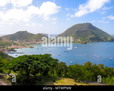 Einen spektakulären Blick auf die Bucht von Anse du Bourg in Terre-de-Haut, der dritten Bucht in der Welt der Schönheit. Archipel Les Saintes, 15 Kilometer von Guadeloupe, Antillen, Karibik. Stockfoto