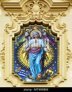 . Čeština: Rajhrad, Benediktinský klášter, kostel svatého Petra eine Pavla, Panna Marie-Mosaik v průčelí Kostela. Vom 7. Juni 2008. Unbekannt 511 Rajhrad, kostel sv. Petra a Pavla, Mosaik Panny Marie Stockfoto