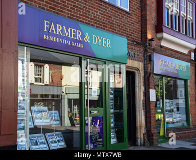 Reading, Großbritannien - 05 Mai 2018: Der Store Front von Bauern- und Dyer Immobilienmakler im Caversham Stockfoto