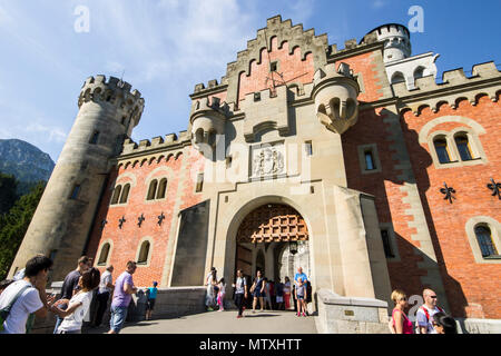 Schloss Neuschwanstein (New Swanstone Schloss), eine aus dem 19. Jahrhundert im neuromanischen Stil Palace im Auftrag von Ludwig II. von Bayern in der Nähe von Füssen, Deutschland Stockfoto