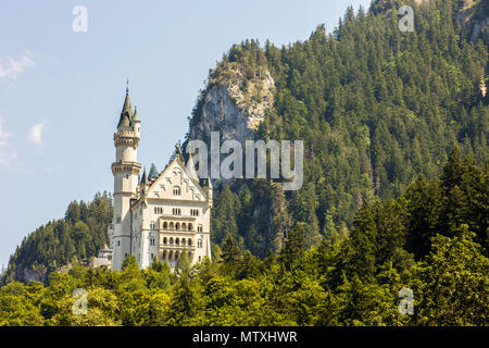 Schloss Neuschwanstein (New Swanstone Schloss), eine aus dem 19. Jahrhundert im neuromanischen Stil Palace im Auftrag von Ludwig II. von Bayern in der Nähe von Füssen, Deutschland Stockfoto