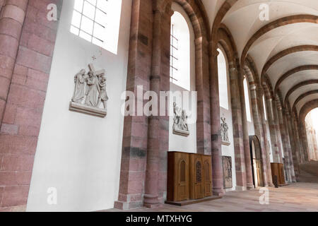 Speyer, Deutschland. Innenansicht der Kaiserdom Basilika Mariä Himmelfahrt und St. Stephan. Ein Weltkulturerbe seit 1981 und größten Ro Stockfoto