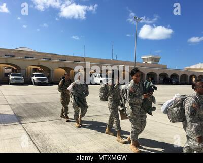 Mitglieder der seiner 661 Militär Polizei Recht & Ordnung Loslösung und die Einheit Dienst, Virgin Islands National Guard Reisen in die Ukraine zur Unterstützung der 58th Presidential Inauguration, 31.01.18. Stockfoto