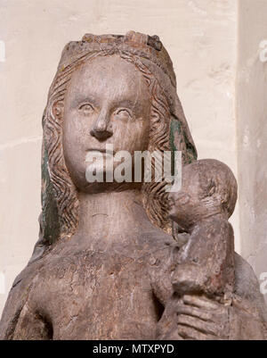 14. Jahrhunderts Flämische hölzerne Statue der Madonna mit Kind, Dorf Pfarrkirche St. Maria, Kingston Deverill, Somerset, England, Großbritannien Stockfoto