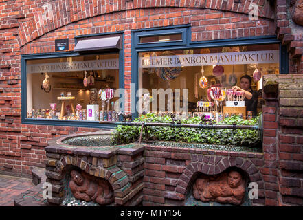 Candy shop im Handwerkerhof am Böttcherstraße die vom Architekten Bernhard Hoetger, Paula-Becker-Modersohn-House, Brunnen der Sieben Faulen Brüder, Stockfoto