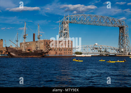 DULUTH, Minnesota, USA - 21. August 2016: Das Galeon Andalusien ist eine Nachbildung eines 16.-17. Jahrhunderts galleon sitzt in der Duluth Hafen während der hohen Shi Stockfoto