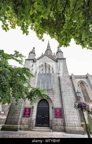 Porträt Blick auf den Eingang des Der Kirk von St. Nikolaus in Aberdeen, Vereinigtes Königreich. Stockfoto