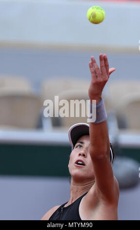 Paris, Frankreich. 31. Mai, 2018. Muguruza garbine Spaniens dient während der zweiten Runde Frauen singles Match gegen Fiona Ferro Frankreichs bei den French Open Tennis Turnier 2018 in Paris, Frankreich am 31. Mai 2018. Muguruza Garbine gewann 2-0. Quelle: Xinhua/Alamy leben Nachrichten Stockfoto