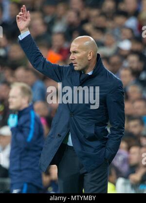 Real Madrid manager Zinedine Zidane während der UEFA Champions League 2017/18 Gruppe H Spiel zwischen Real Madrid und Tottenham Hotspur gespielt im Santiago Bernabéu Stadion in Madrid, am 17. Oktober 2017. Zinedine Zidane kündigt seinen Rücktritt als Trainer von Real Madrid Stockfoto