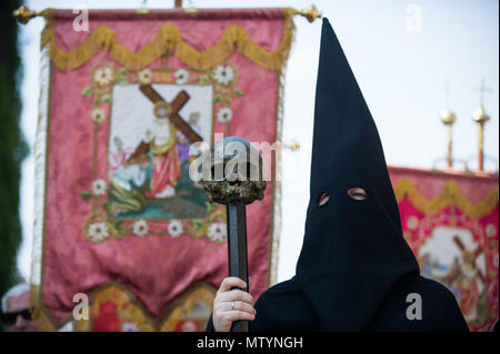 Krakau, Polen. 31. Mai, 2018. Mitglieder der Bruderschaft des Jesus Christus Passion nehmen an der Fronleichnamsprozession in Krakau. Am Fest Fronleichnam oder Christi Leib, ist der römische Ritus liturgischen Hochfest feiert die reale Gegenwart von Leib und Blut Jesu Christi, des Sohnes Gottes, in der Eucharistie. Corpus Christi erfolgt 60 Tage nach Ostern, und jedes Jahr die Prozession beginnt bei Wael Schloss und endet am Hauptplatz. Credit: Omar Marques/SOPA Images/ZUMA Draht/Alamy leben Nachrichten Stockfoto